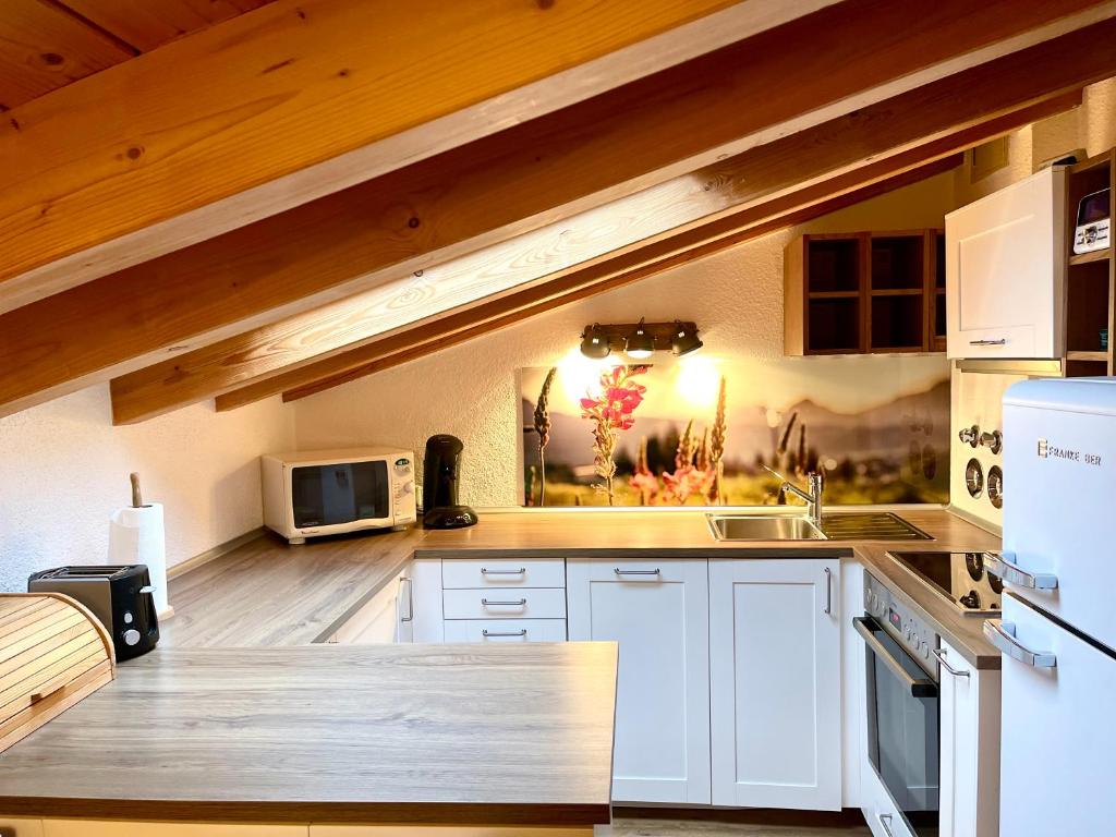 Kuchyň nebo kuchyňský kout v ubytování Haus Sonnenwinkel - SommerBergBahn unlimited kostenlos
