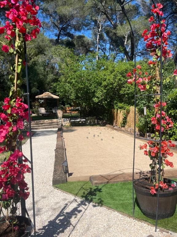 Zahrada ubytování Magnifique Chalet avec jacuzzi 2P Mougins