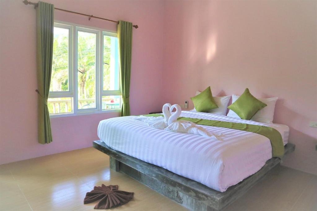 Postel nebo postele na pokoji v ubytování Tum Mai Kaew Lanta Resort