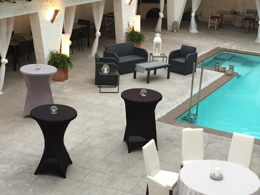 Bazén v ubytování Hotel Salomé nebo v jeho okolí