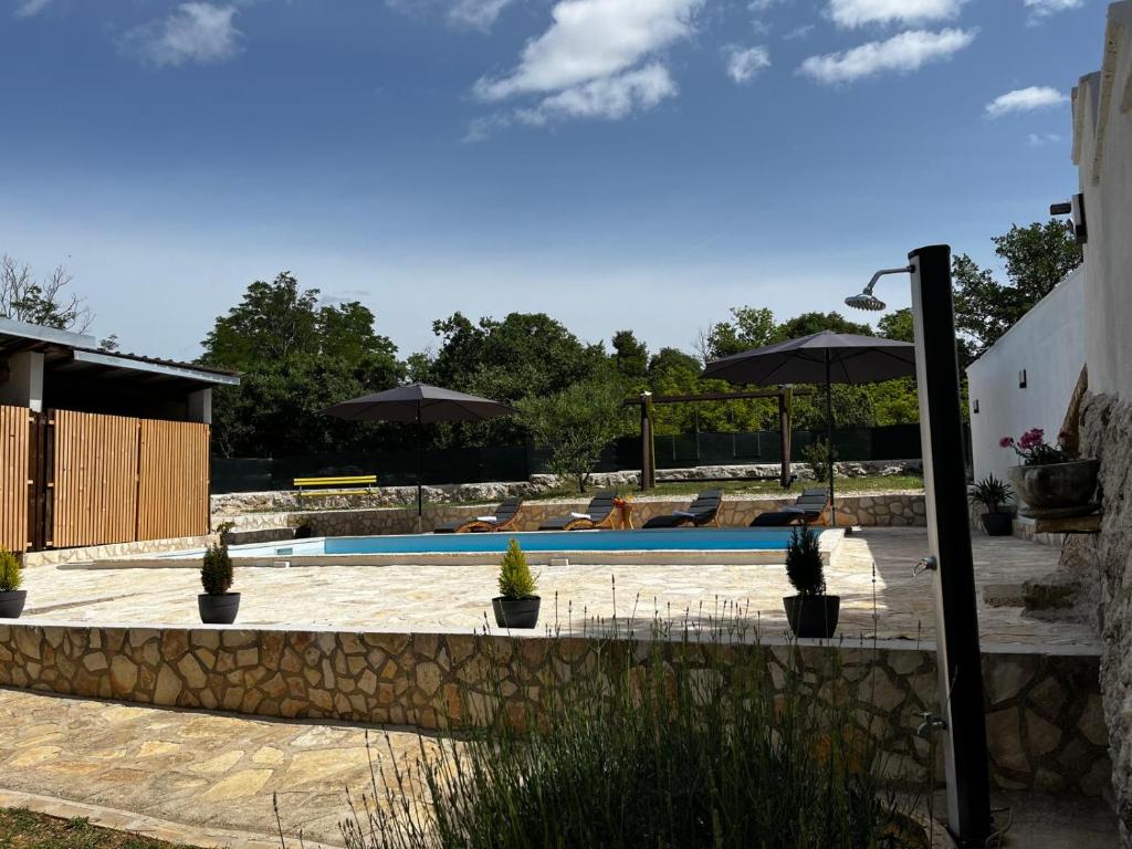 Basen w obiekcie Holiday Home Maslina lub w pobliżu