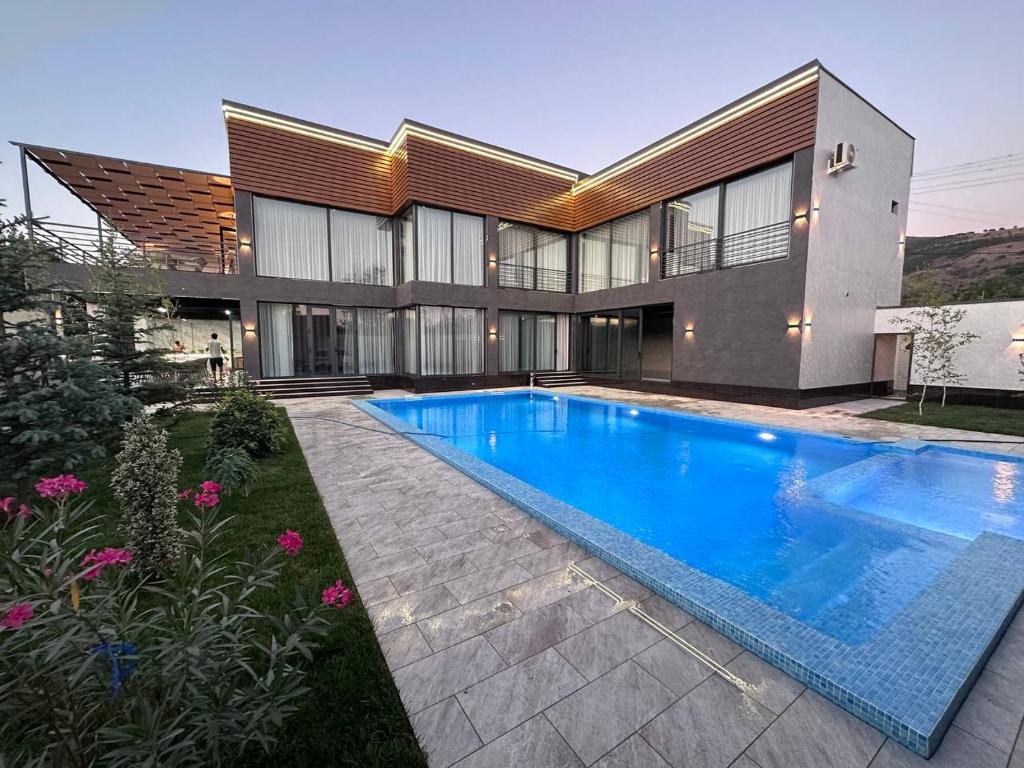 Bazén v ubytování Вилла nebo v jeho okolí