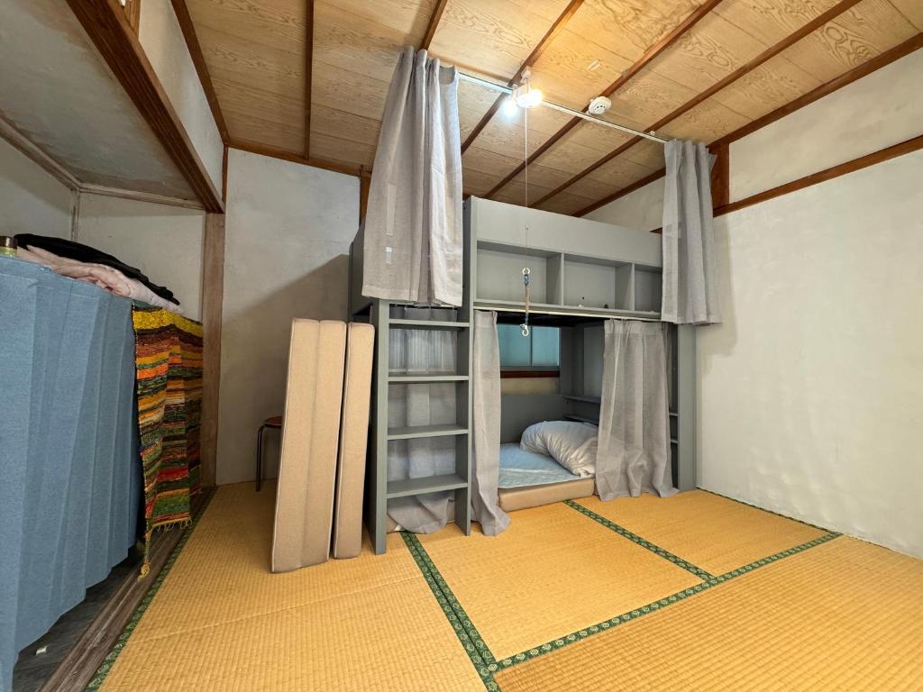 Postel nebo postele na pokoji v ubytování すくもBOX guesthouse