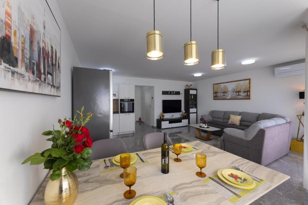 Apartment Shine