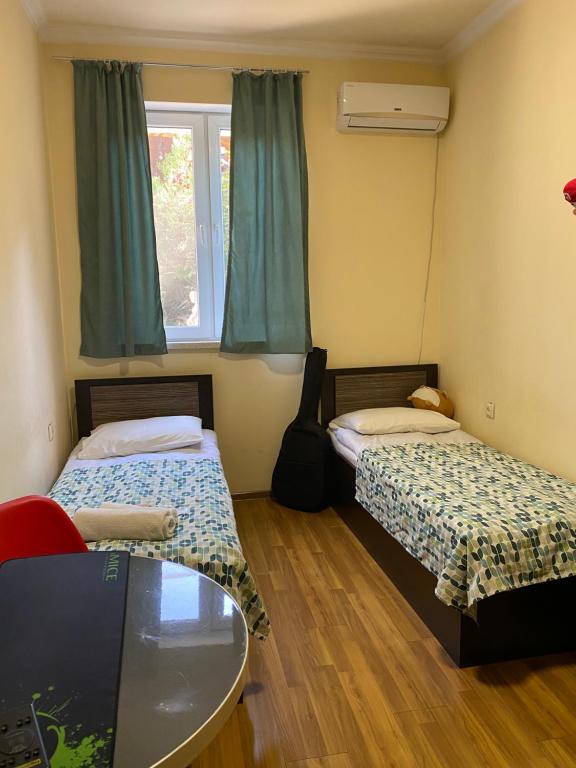 Postel nebo postele na pokoji v ubytování Guesthouse Aygestan