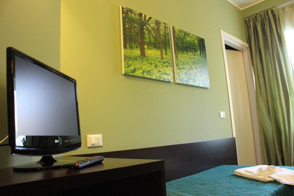 A television and/or entertainment centre at B&B Fanzago