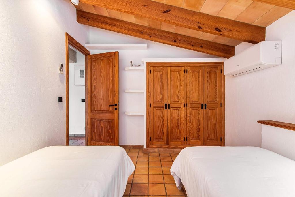 Postel nebo postele na pokoji v ubytování Villa Cal Moliner by Sealand Villas
