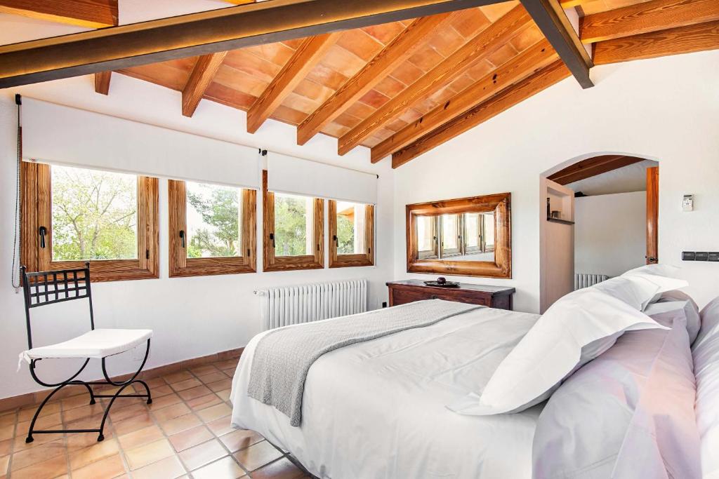 Postel nebo postele na pokoji v ubytování Villa Cal Moliner by Sealand Villas