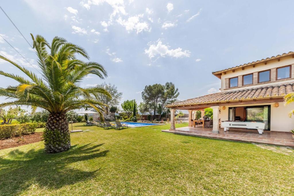 Bazén v ubytování Villa Cal Moliner by Sealand Villas nebo v jeho okolí