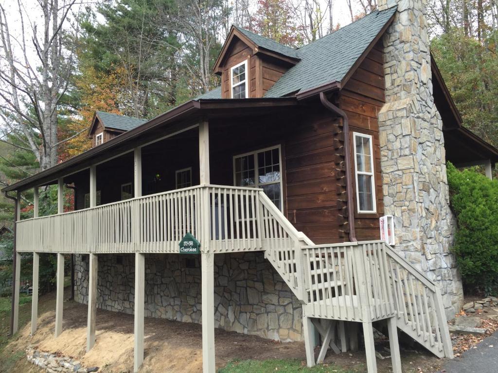Highland Hills Motel & Cabins - 