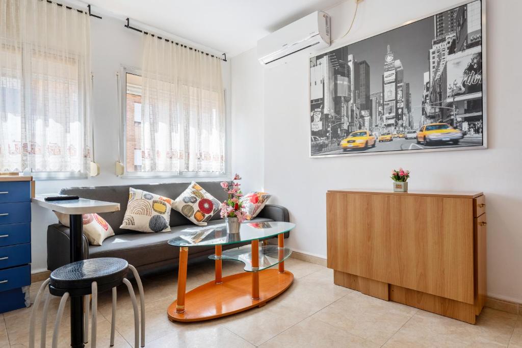 a living room with a couch and a table at A 100m de la Playa Salou in Salou