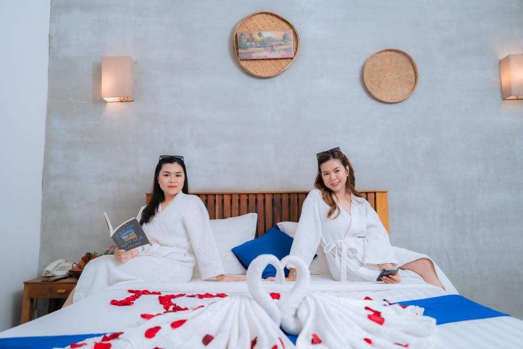 Postel nebo postele na pokoji v ubytování Grand Elevation Hotel