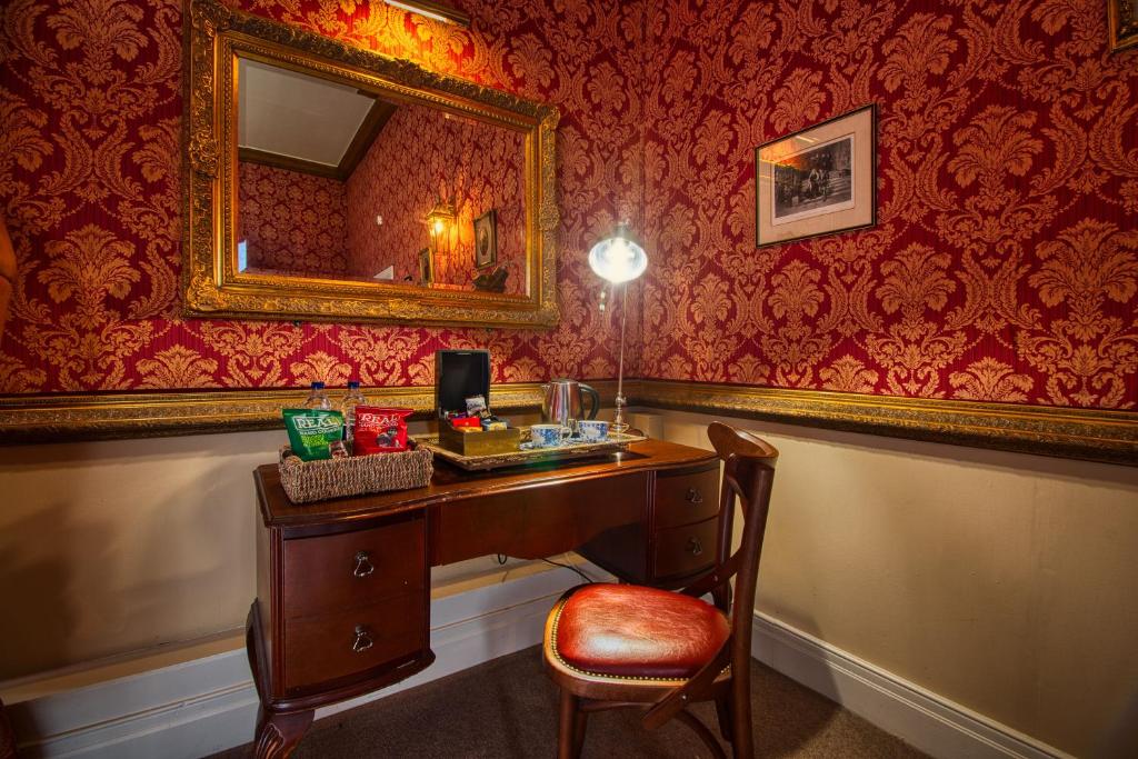 Lumley Castle Hotel - Bishops Suite