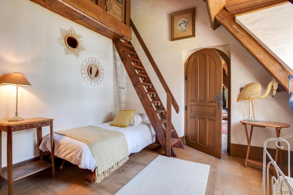 Una cama o camas en una habitaci&oacute;n de Le Manoir de Saint Brendan