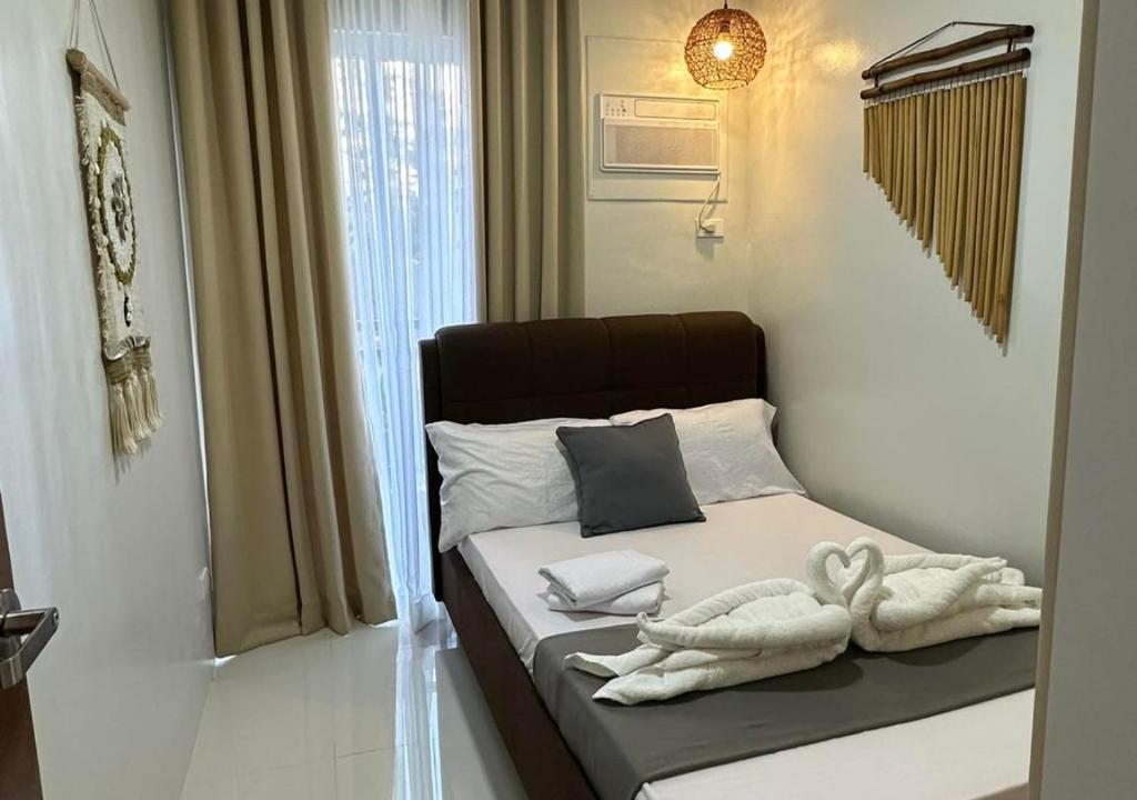 Postel nebo postele na pokoji v ubytování Pet-Friendly 2BR Retreat Homes with Car & Motorbike Rentals - B2 1Kunzite