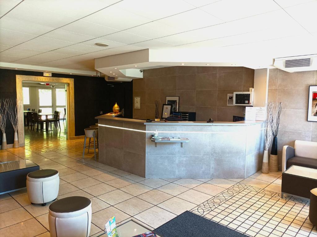 a lobby with a bar and a dining area at Cit&#39;Hotel Hotel Prime - A709 in Saint-Jean-de-Védas