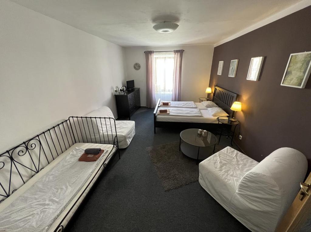 Postel nebo postele na pokoji v ubytování hotel Florian Sedlčany