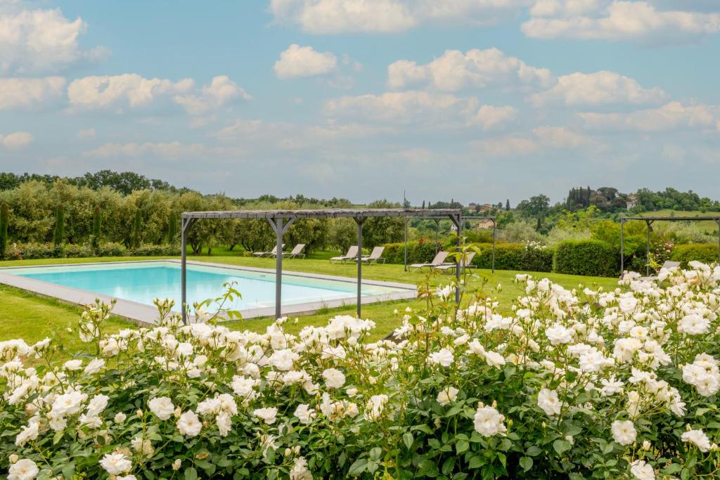 The swimming pool at or close to Cantagrillo Boutique Resort