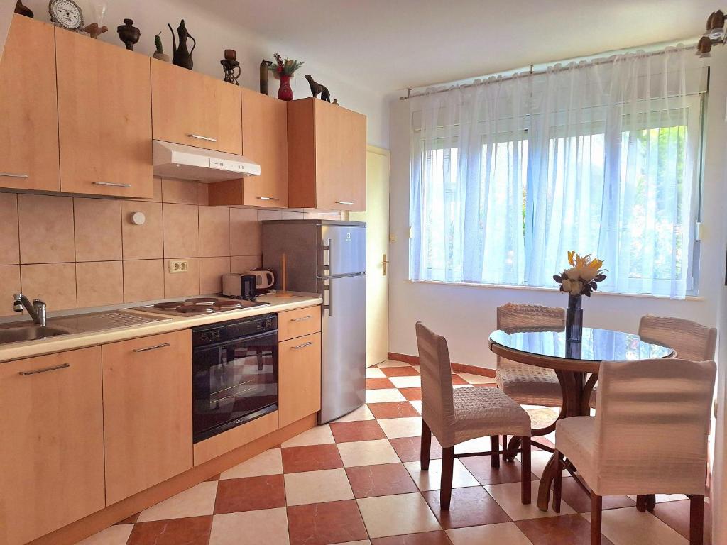 Sunny Center apartment