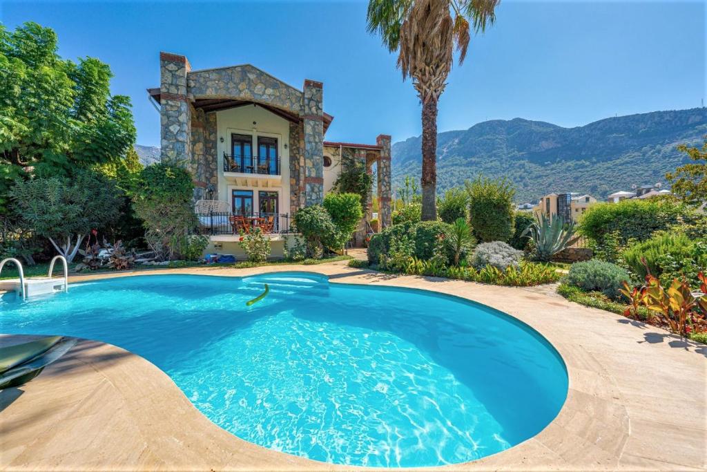 The swimming pool at or close to VILLA AYCHiN