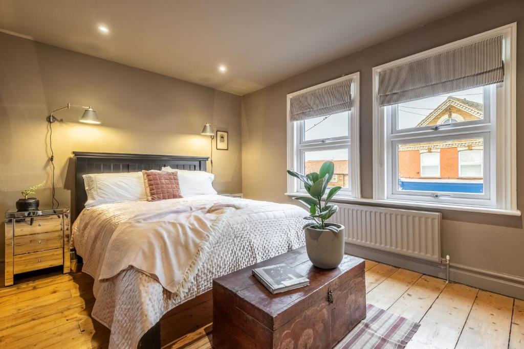 Postel nebo postele na pokoji v ubytování Norfolk House