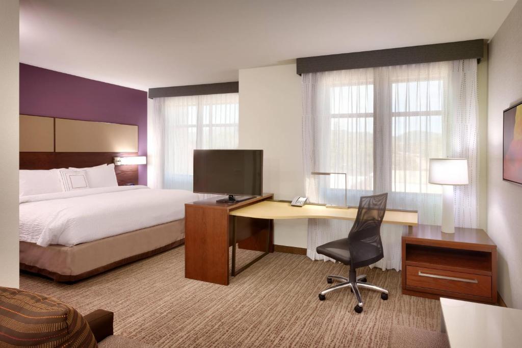 Postel nebo postele na pokoji v ubytování Residence Inn by Marriott Flagstaff