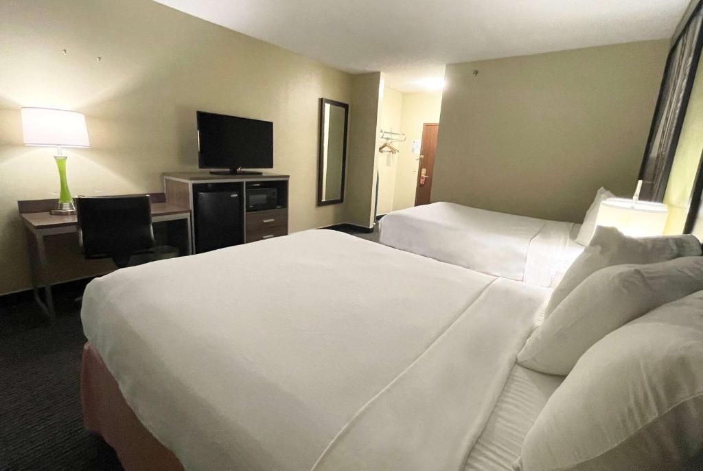 Super 8 by Wyndham St Charles photo
