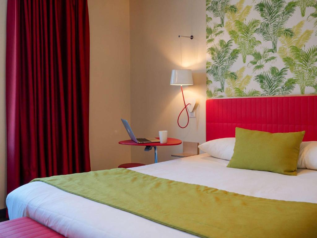Postel nebo postele na pokoji v ubytování ibis Styles Calais Centre
