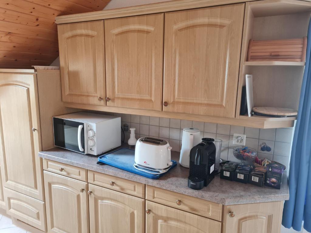 Η κουζίνα ή μικρή κουζίνα στο Dachwohnung in Welschenrohr