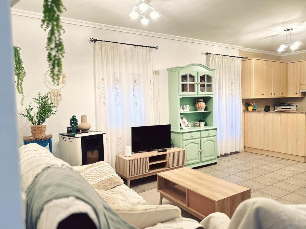 a living room with a couch and a tv at Apartamento La Plaza! in Bogarra