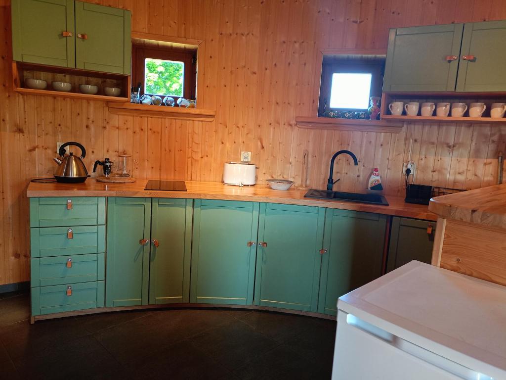 Kuchyňa alebo kuchynka v ubytovaní Grzybek Maison champignon