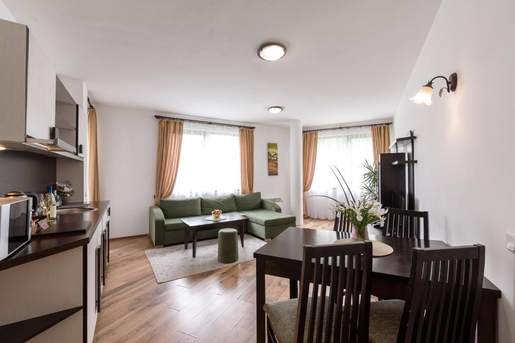 Grand Royale Apartment Complex & Spa - 