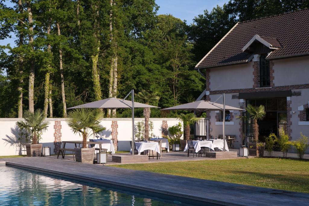 Bazén v ubytování Chateau De La Resle - Design Hotels nebo v jeho okolí