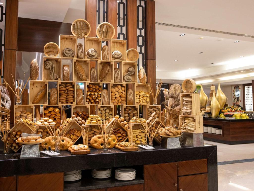a bakery with a display of bread and pastries at Swissotel Al Maqam Makkah in Mecca