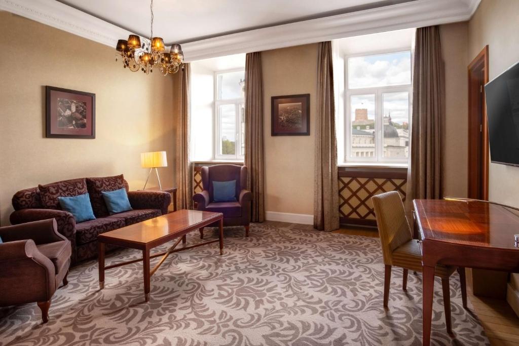 Grand Hotel Vilnius, Curio Collection by Hilton - Suite De Un Dormitorio Con Cama King