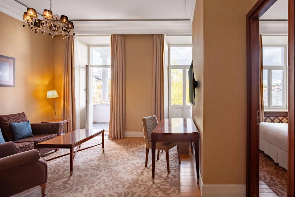 Grand Hotel Vilnius, Curio Collection by Hilton - Suite King De Un Dormitorio Con Balcón