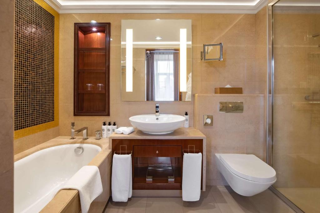 Grand Hotel Vilnius, Curio Collection by Hilton - Habitación Doble