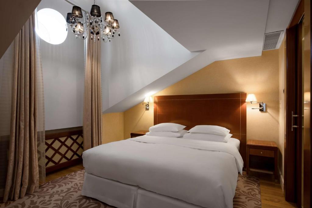 Grand Hotel Vilnius, Curio Collection by Hilton - Suite Júnior