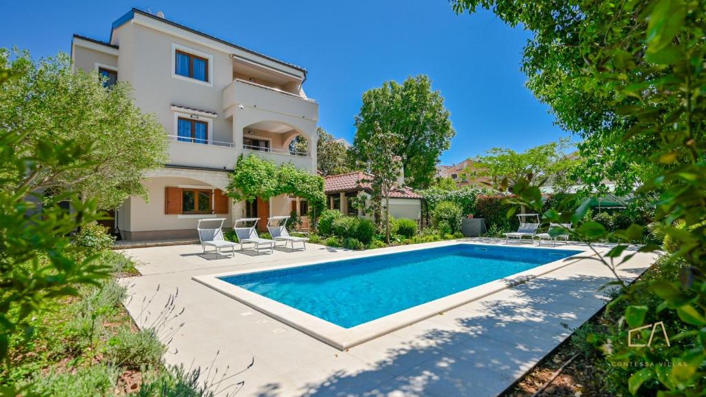 Swimmingpoolen hos eller tæt på Modern Apartment Lara