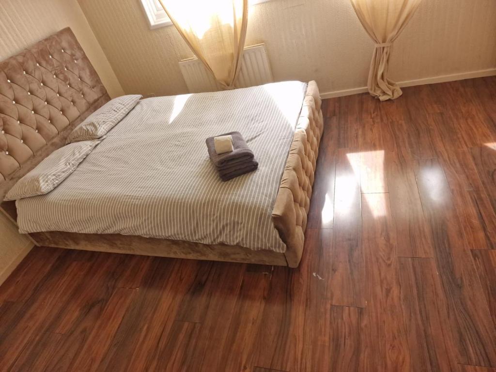 Posteľ alebo postele v izbe v ubytovaní BUCKINGHAM