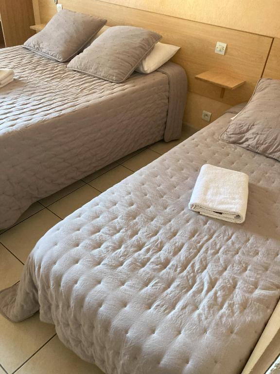 Postel nebo postele na pokoji v ubytování Hôtel Le Gambetta