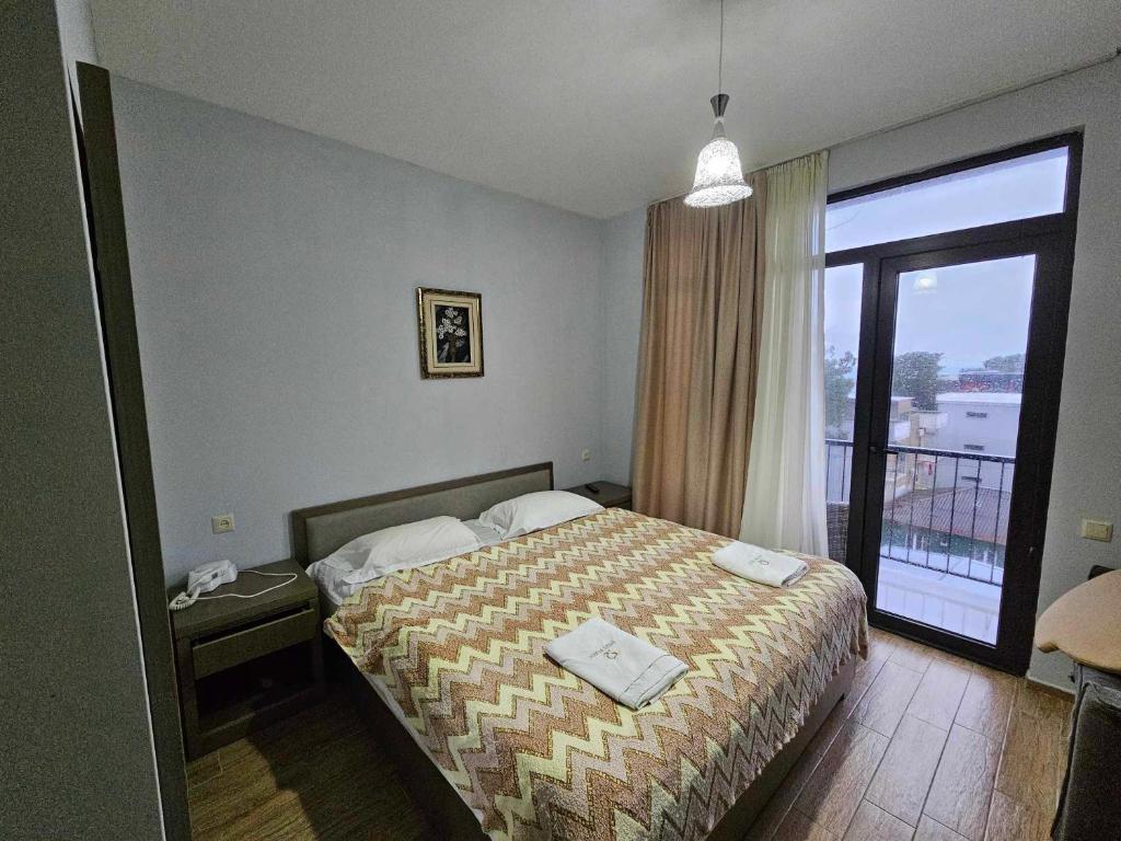 Postel nebo postele na pokoji v ubytování IVERIA BEACH