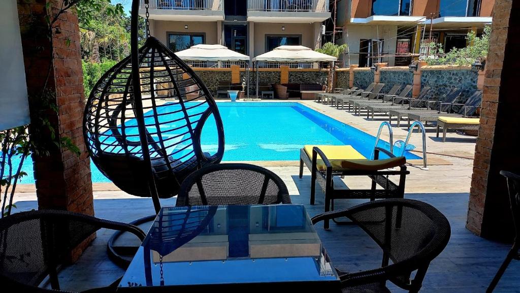 Bazén v ubytování IVERIA BEACH nebo v jeho okolí