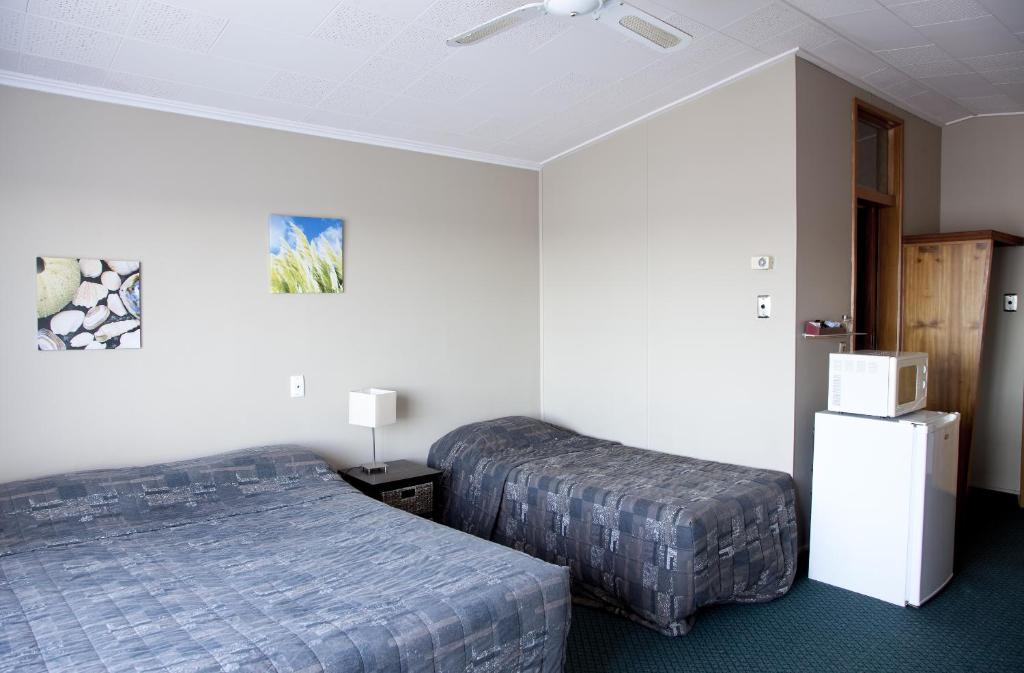 
Upstairs Studio Twin Room
