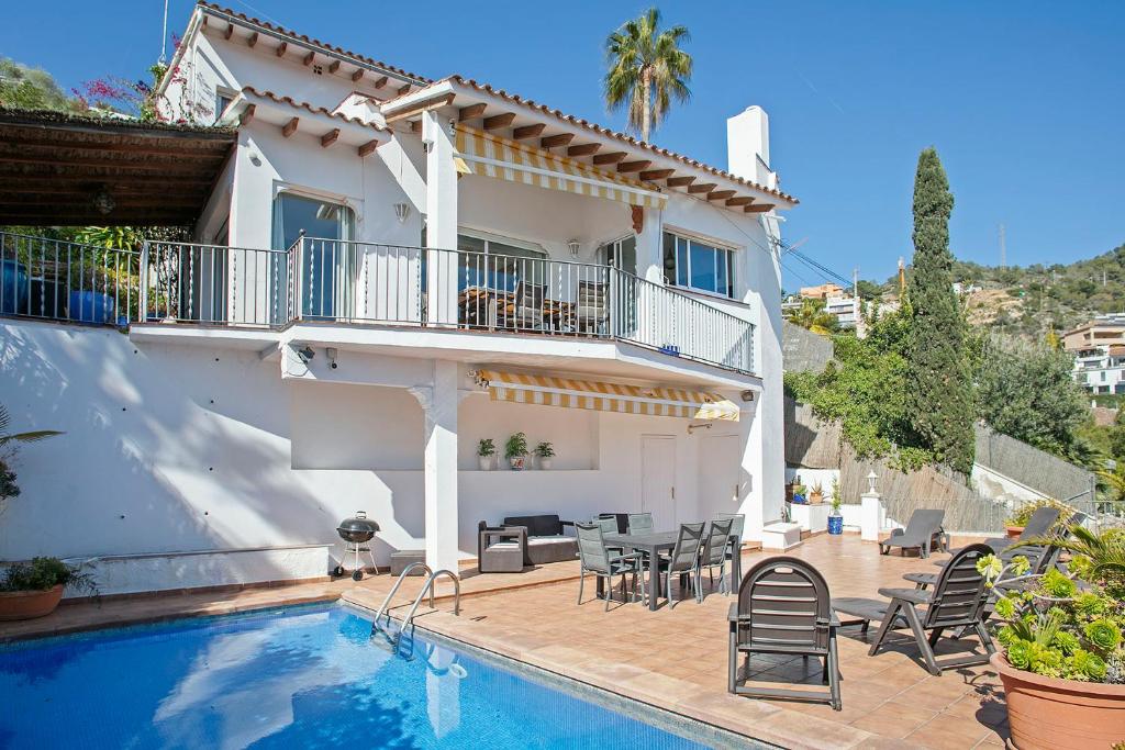 HOUSE WITH AMAZING VIEWS , OVERLOOKING THE FESTIVAL TOWN OF SITGES - Six-Bedroom House