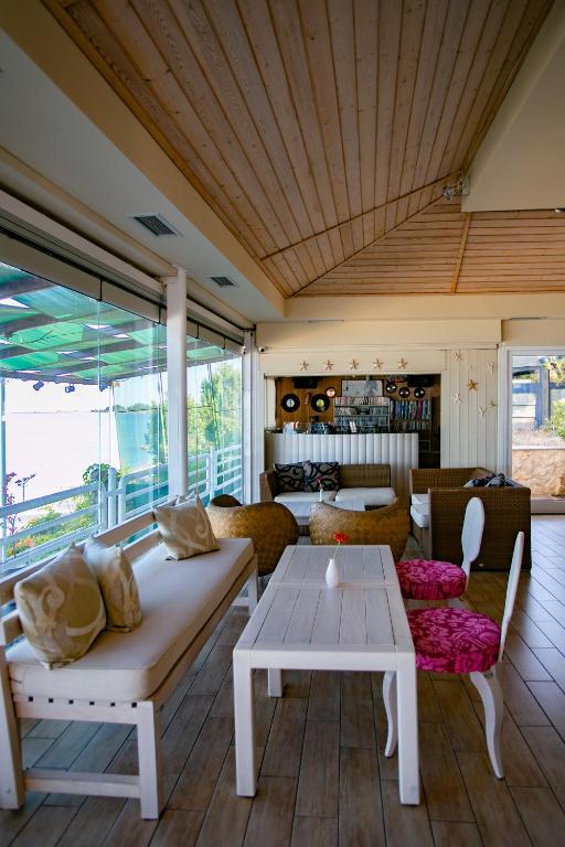 Posezení v ubytování Bora Bora Pydna Hotel