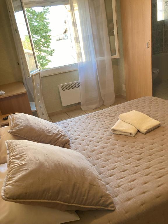 Postel nebo postele na pokoji v ubytování Hôtel Le Gambetta