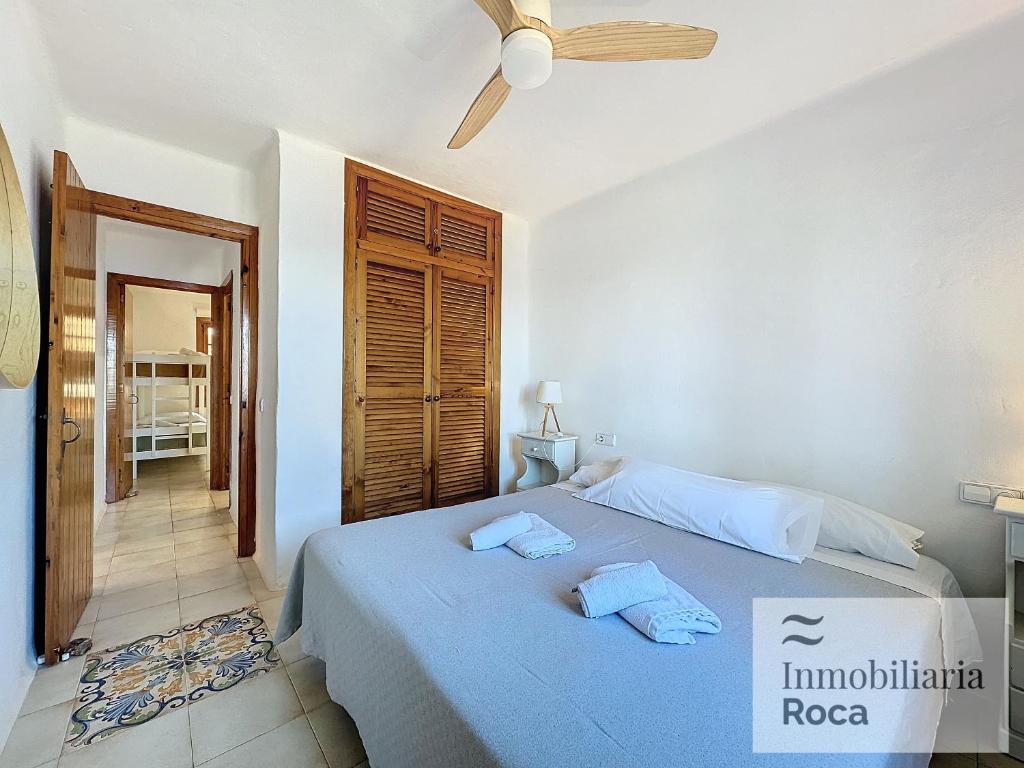 Postel nebo postele na pokoji v ubytování P82. Apartamento marinero con Wifi y aire acondicionado