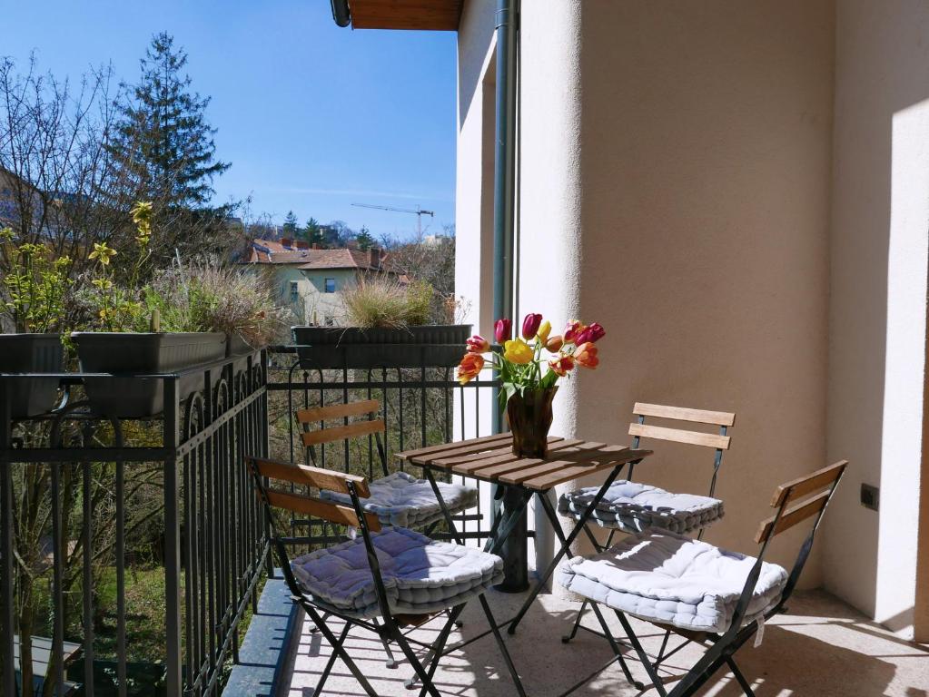 Balkón nebo terasa v ubytování Choco Home & Hostel