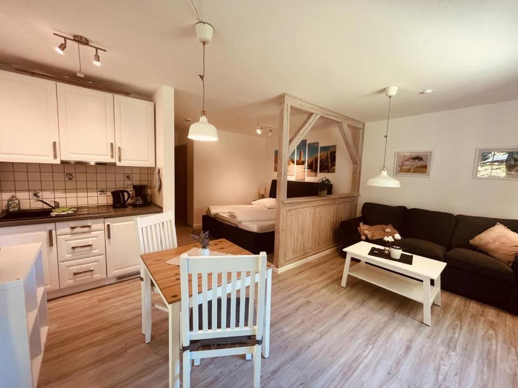 Kuchyň nebo kuchyňský kout v ubytování Ferienwohnung Kimi in Wieck